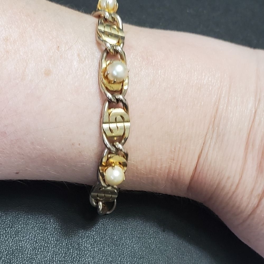 Vintage gold and silver tone freshwater pearl bracelet 7"